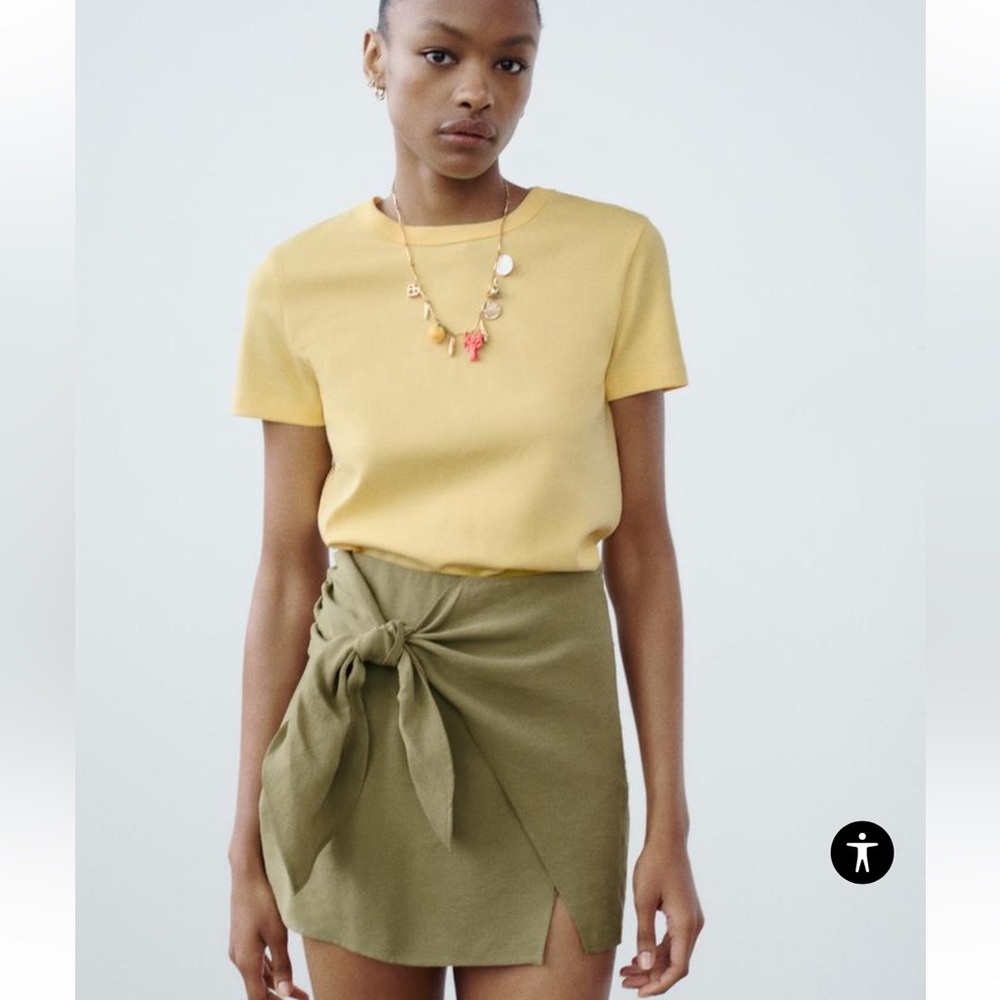 Zara KNOTTED SKORT High waist skort with front knot. Front slit at hem.